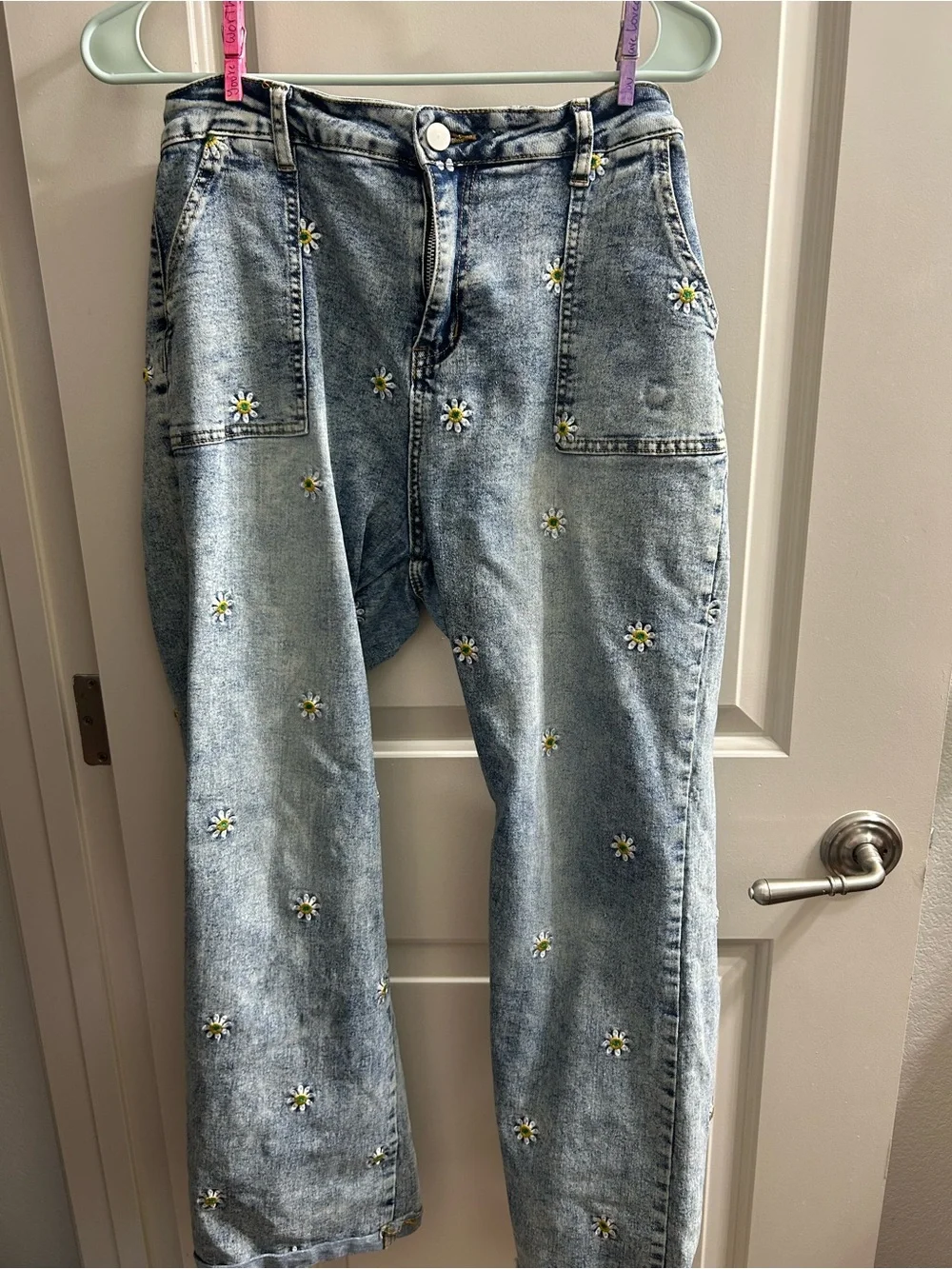 Light Blue Daisy-Embroidered Women's Jeans